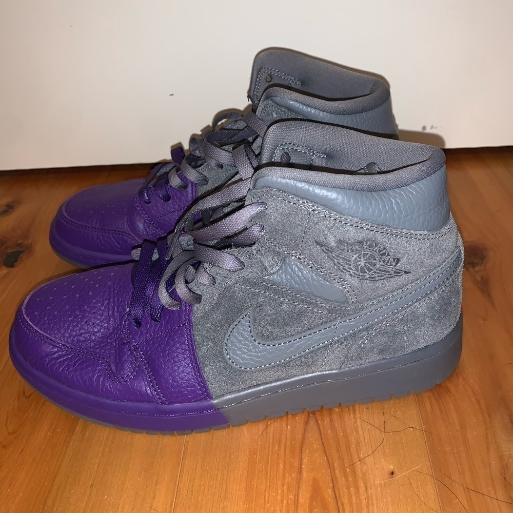 Women’s Nike air Jordan’s High-Top Sneakers - Picture 3 of 7